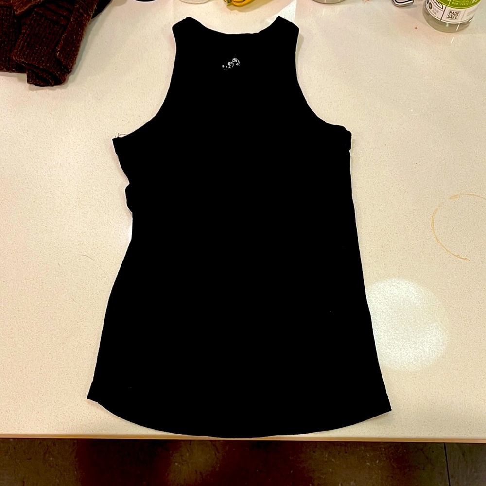 Black easy standard tank top